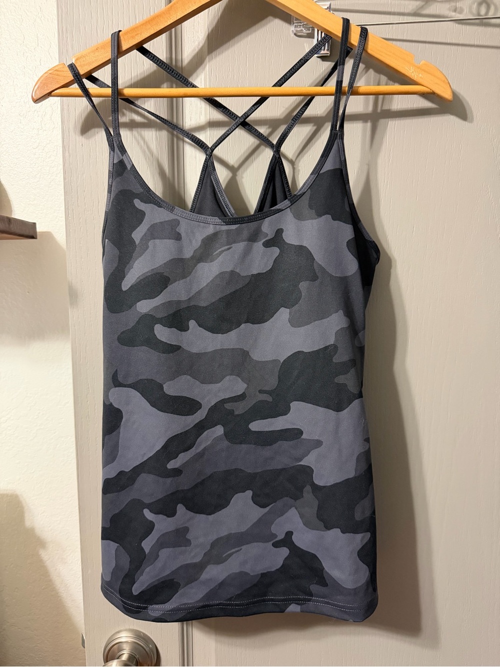 Old Navy Active Medium Tank - Gray Camo